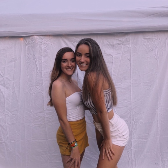 Meet your Posher, Delaney - Picture 3 of 6